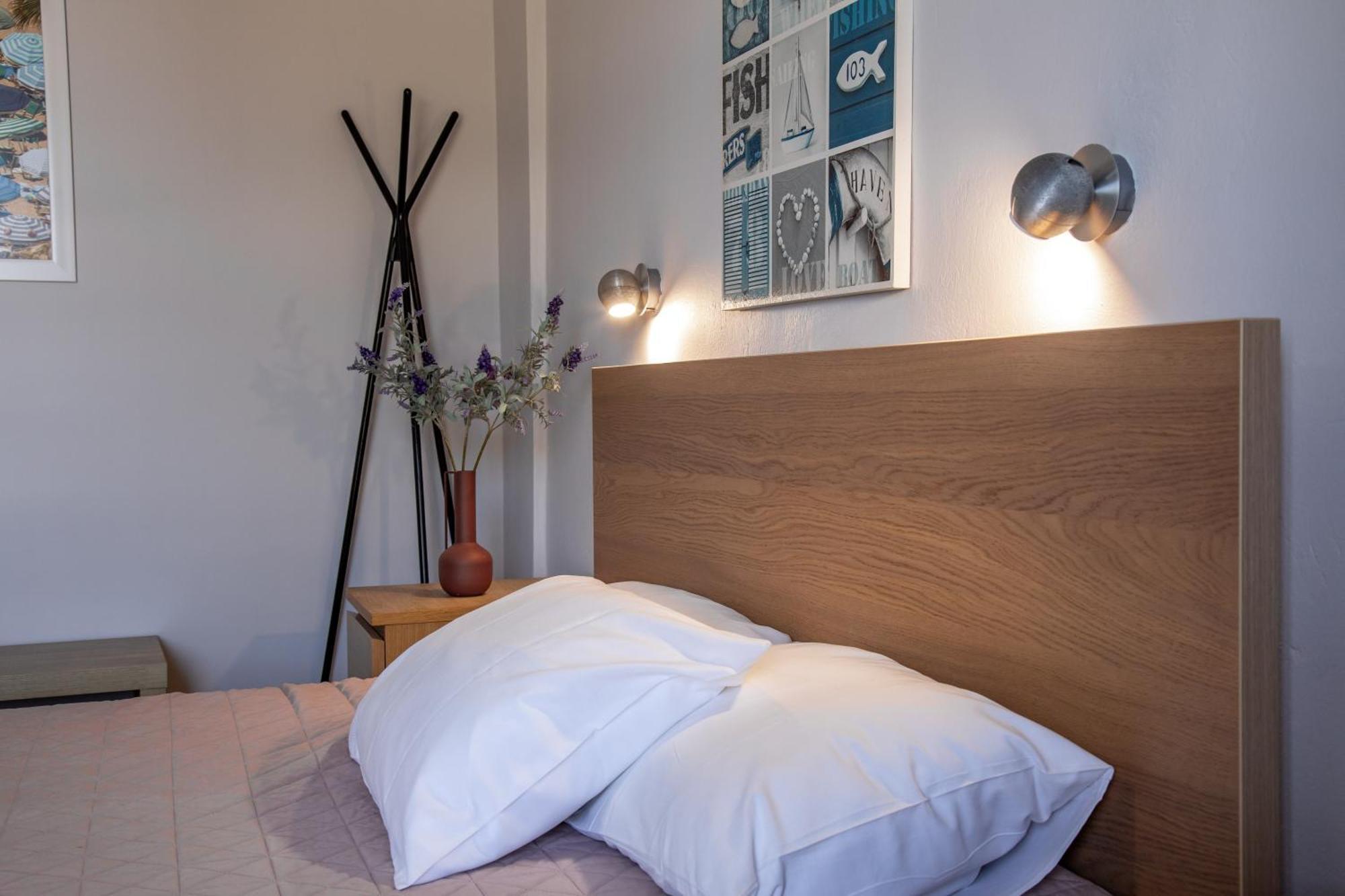 Nefeli Rooms Agia Marina Exterior foto