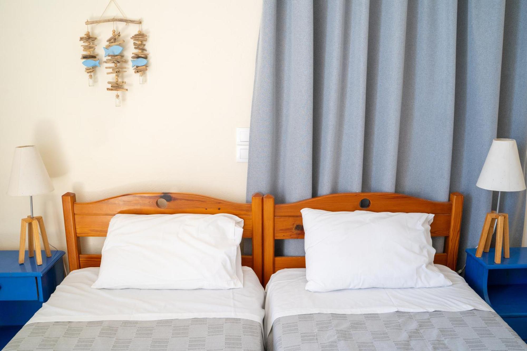 Nefeli Rooms Agia Marina Exterior foto